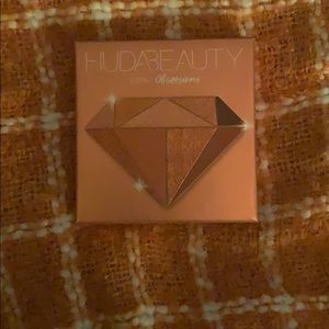 Huda beauty topaz obsessions eyeshadow palette